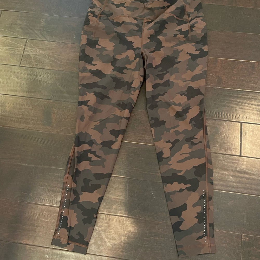 Size 14 camo lululemon leggings. Like new condition. Worn 1x